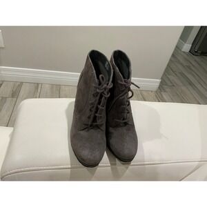White Mountain Women's Gray‎ Suede Lace Up Wedge Ankle Boots Size 7.5
